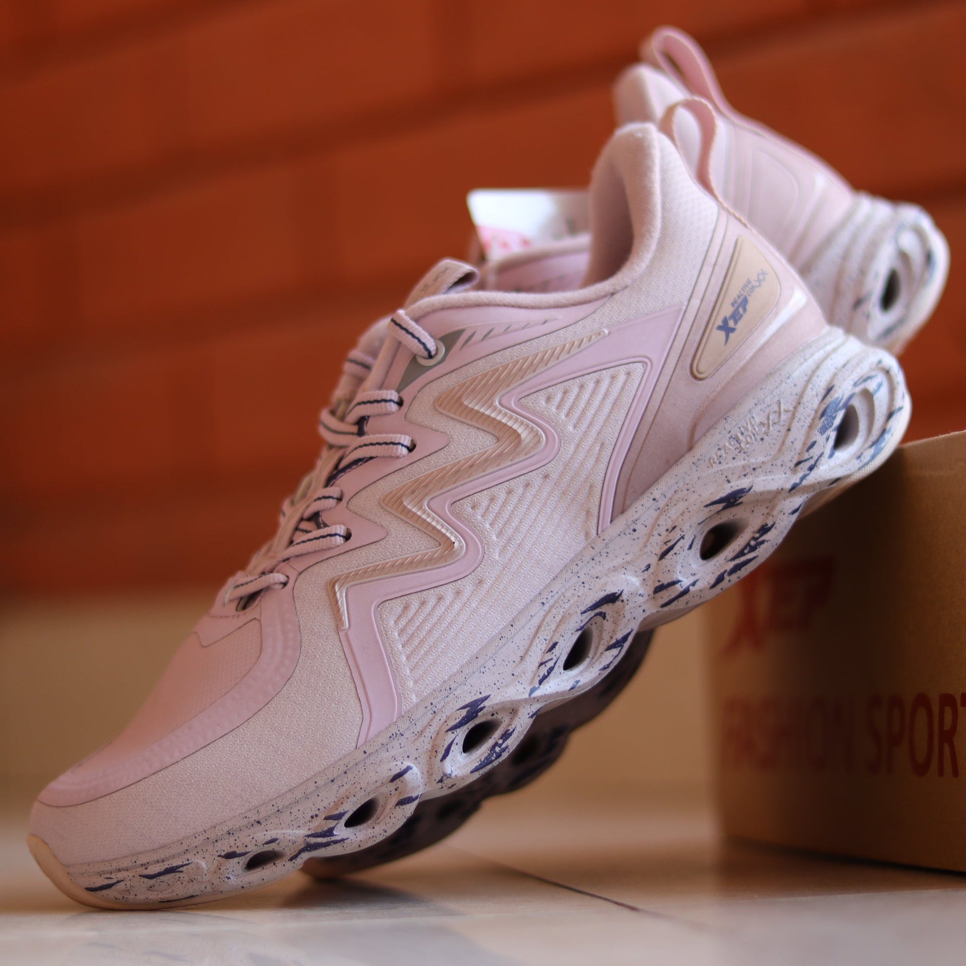 Women Sport Sneaker, Coil Running Shoes, Xtep Reactive, Sports Shoes
